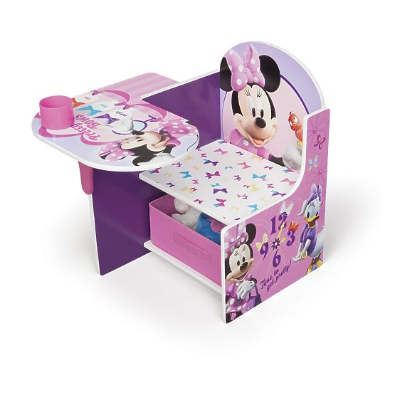 chaise avec une table Minnie