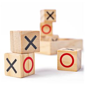 Bigjigs Toys Blocs de tic-tac-toe en bois, Bigjigs Toys